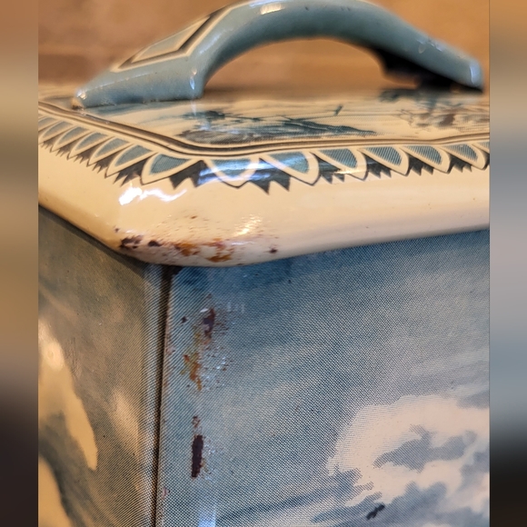 Vintage Blue and Ivory MFM Biscuit or Tea Tin Decorated with Ships and Windmills - Picture 7 of 13